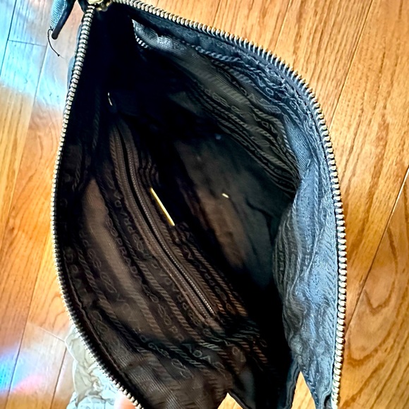 🎁 Prada Black Tessuto Nylon Quilted Handbag - Picture 3 of 5
